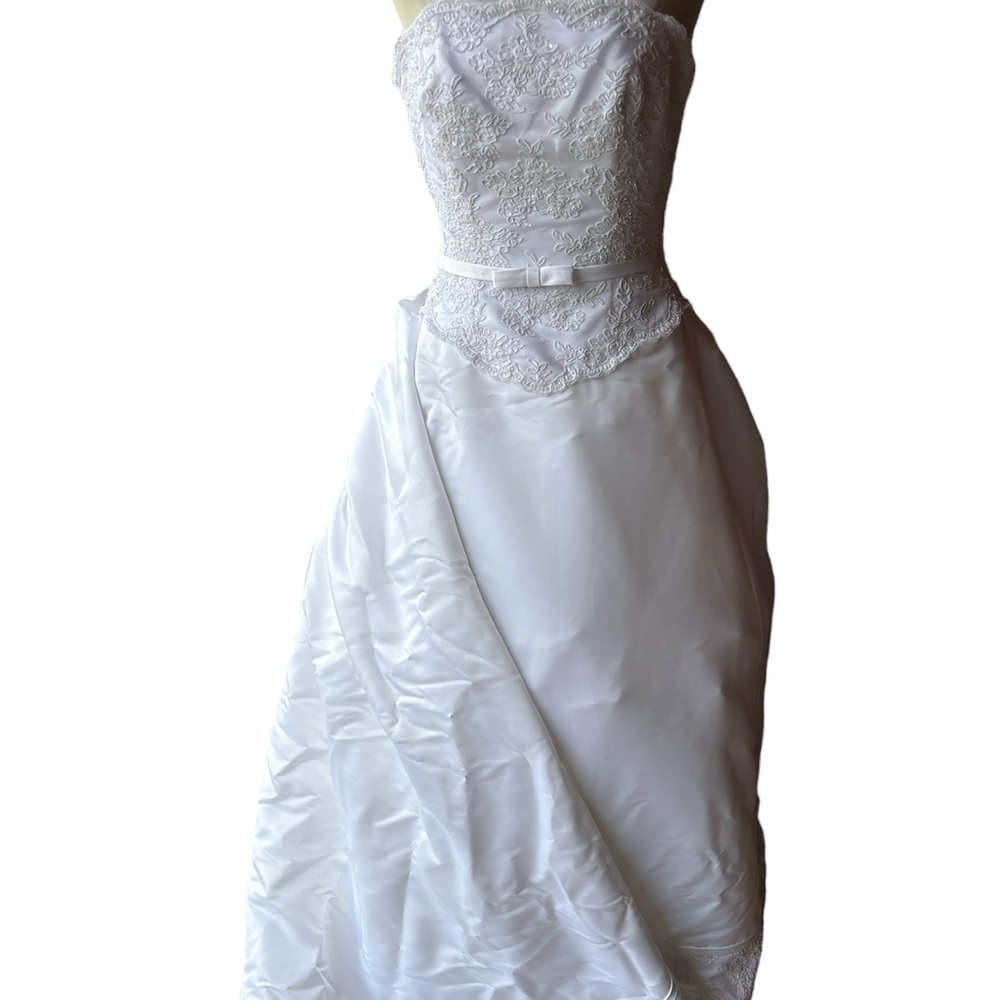 Ashley Jordon Wedding gown size 4